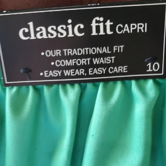 Alfred Dunner Floral Top LARGE & Green Classic Capris Size 10 - Picture 7 of 9